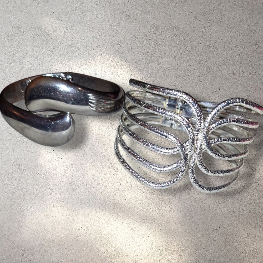 Two Hinged Clamp Chunky Bangle Bracelets Silver Fumi Purse Hook, Sonoma